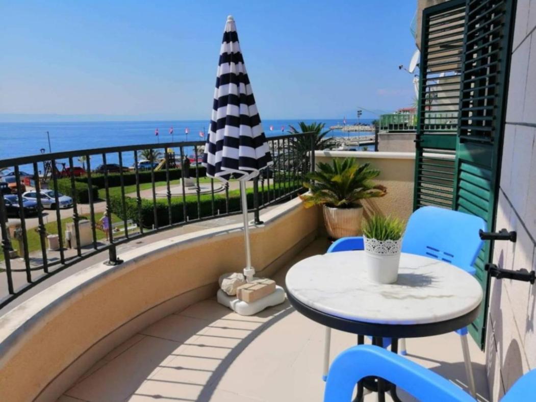 Apartment Dalma Подгора Екстер'єр фото